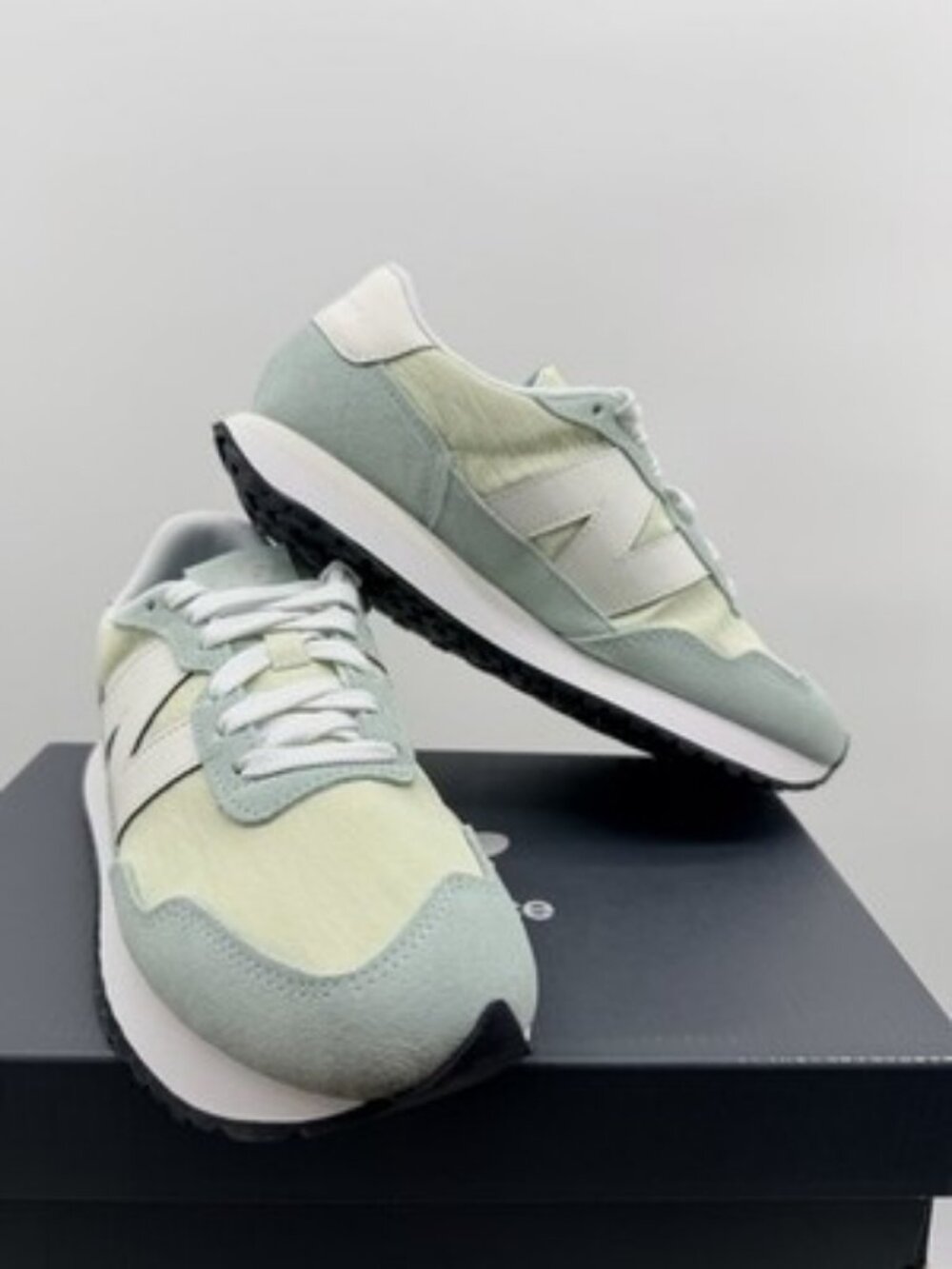 New Balance 574 white and green trainers size 9W